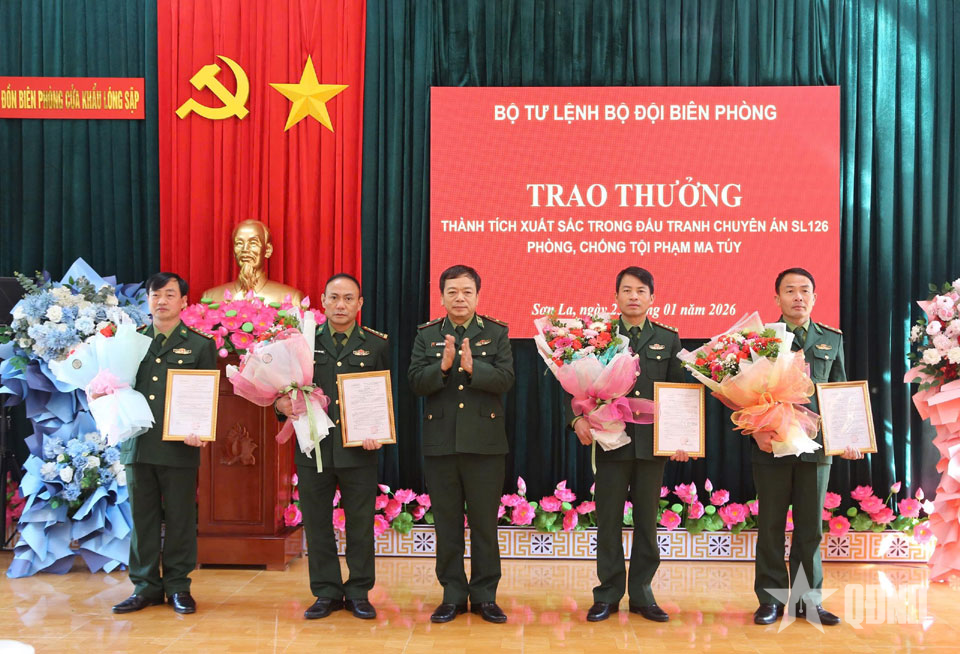 Sơn La: Trao thưởng lực lượng bắt giữ vụ vận chuyển 30.000 viên ma túy